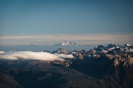 翠华山(翠华山：古树名湖间的仙境)